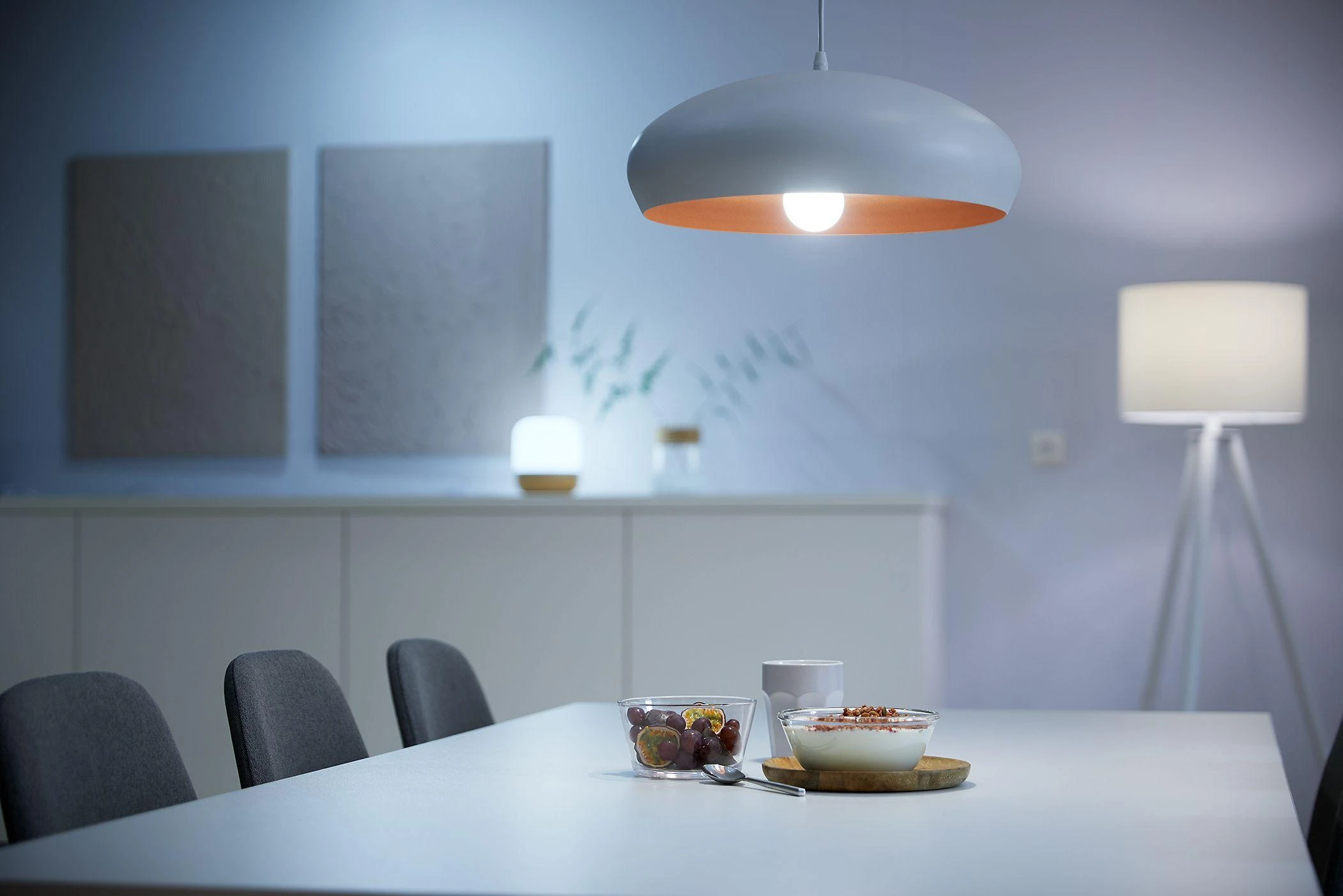 WiZ išmanioji lempa, E27, RGBW – visų spalvų ir atspalvių baltos šviesos, Wi-Fi, 806 lm, 2 pakuotės ir WiZ Remote