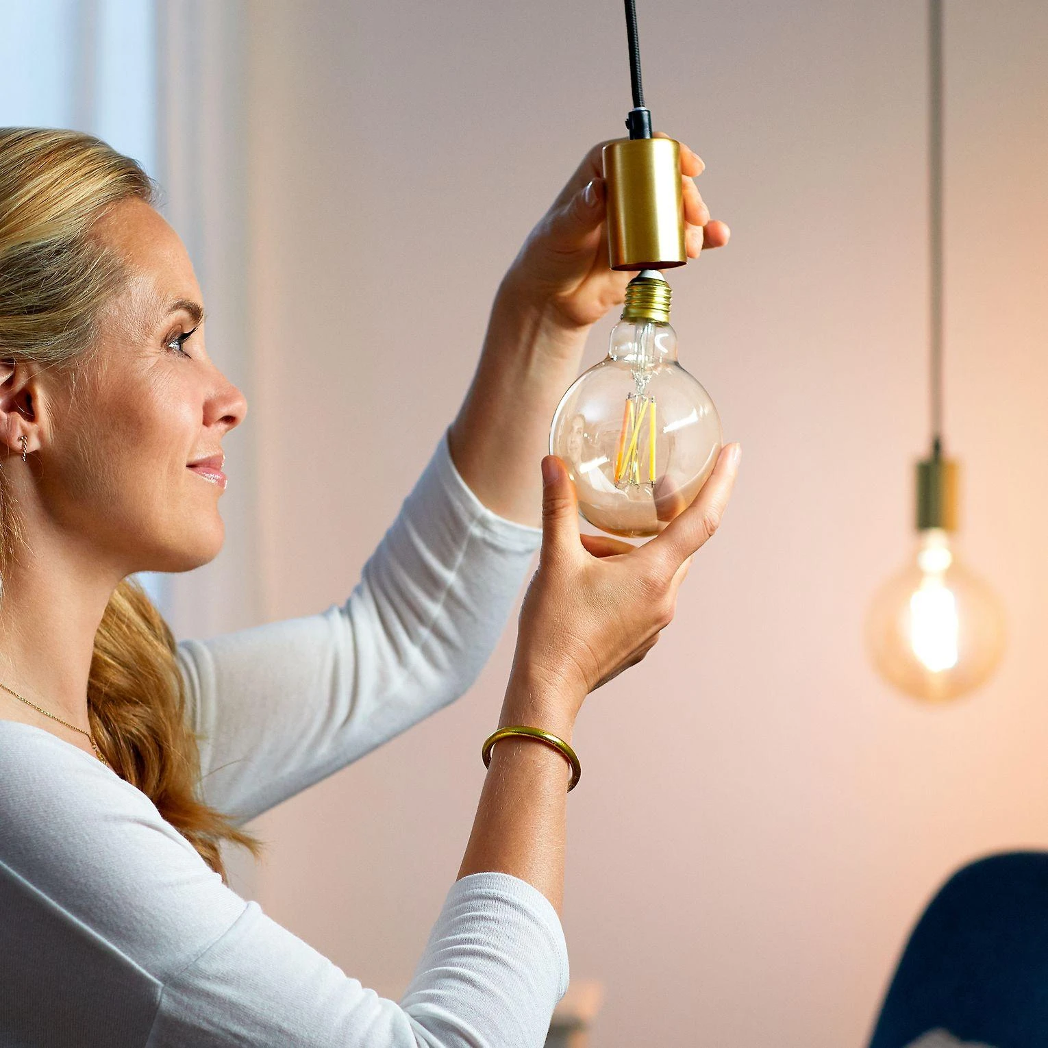 WiZ - G95 Clear Globe E27 Tunable Filament - Smart Home
