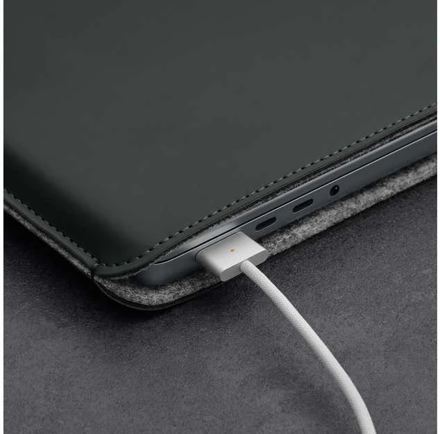 Woolnut Vilnos riešuto dengtas įmautės dėklas, skirtas 16 colių „MacBook Pro“, žalias