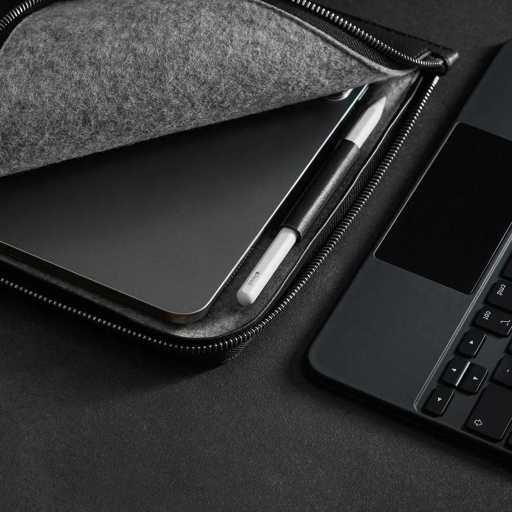 Woolnut Leather Folio apsauginis dėklas iPad Pro 13 ir Air, juodas