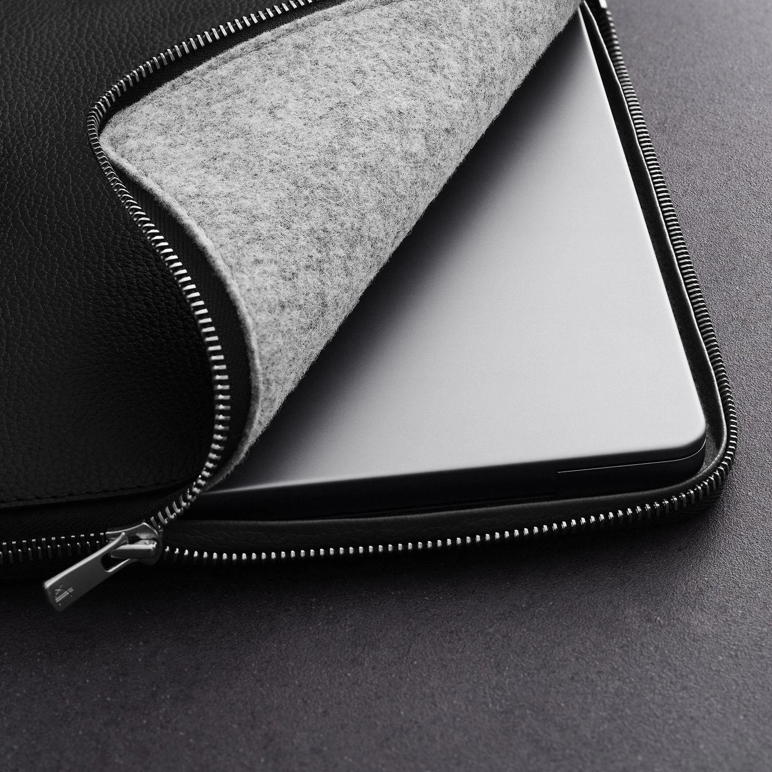Woolnut Leather Folio -suojatasku 13/14 MacBook, musta