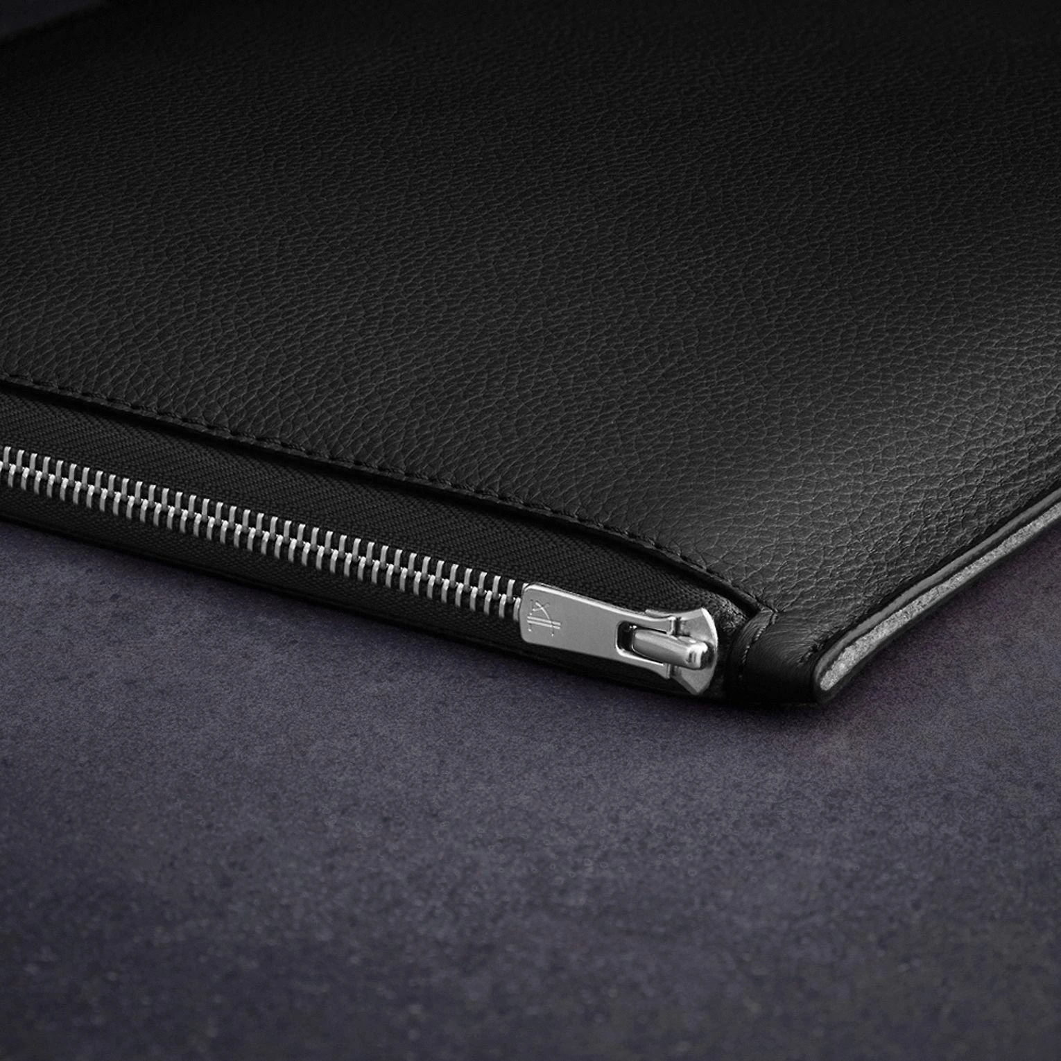 Woolnut Leather Folio -suojatasku 13/14 MacBook, musta