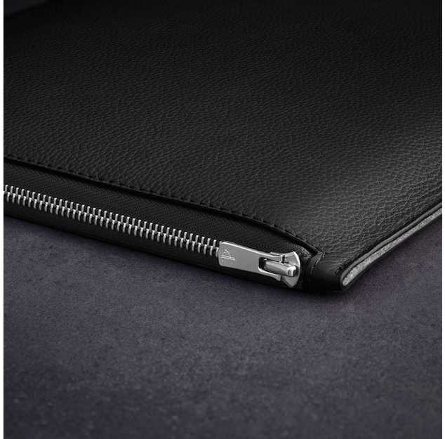 Woolnut Leather Folio -suojatasku 16 MacBook Pro, musta