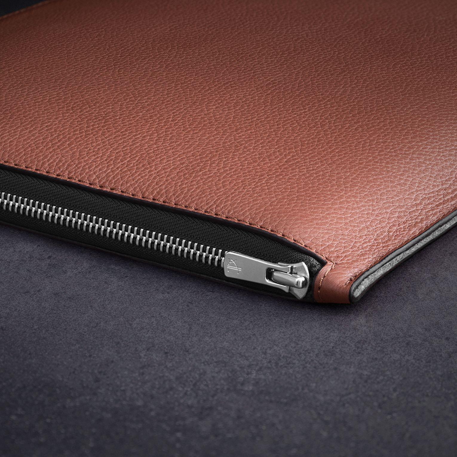 Woolnut Leather Folio -suojatasku 16 MacBook Pro, konjakki