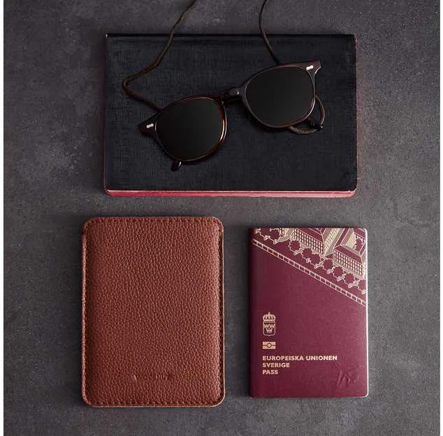 Woolnut Leather Sleeve for Passports -passitasku, konjakki