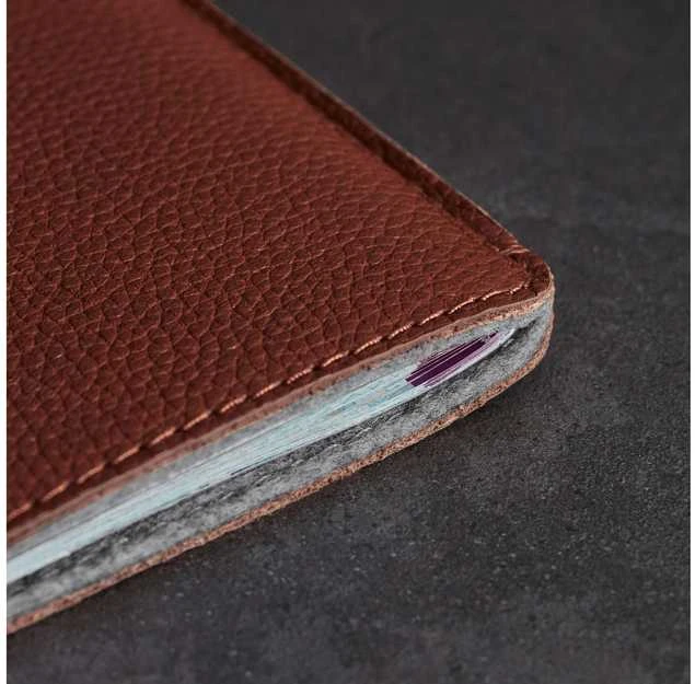 Woolnut Leather Sleeve for Passports -passitasku, konjakki