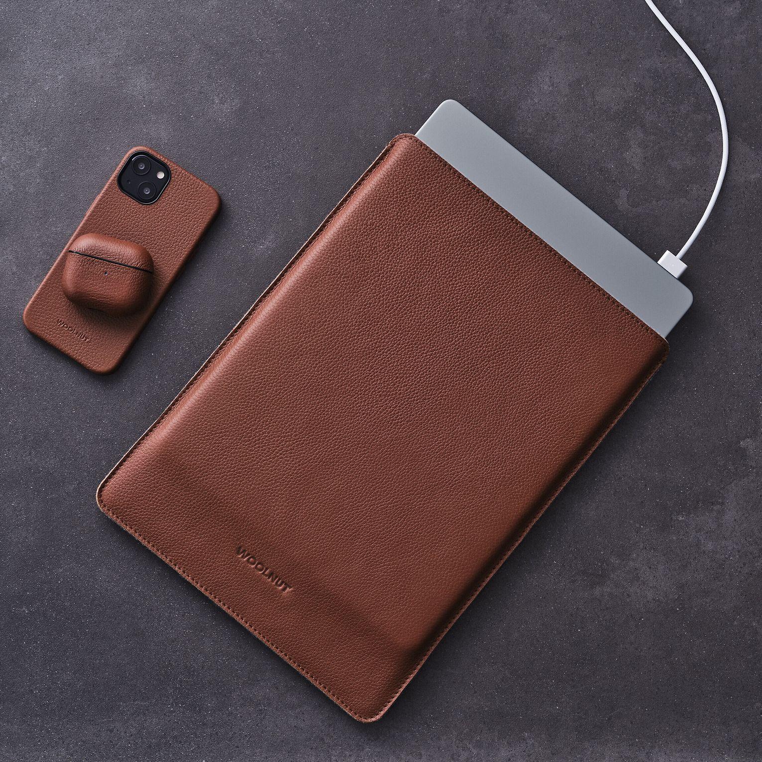 Woolnut Leather Sleeve -suojatasku 14 MacBook Pro, konjakki