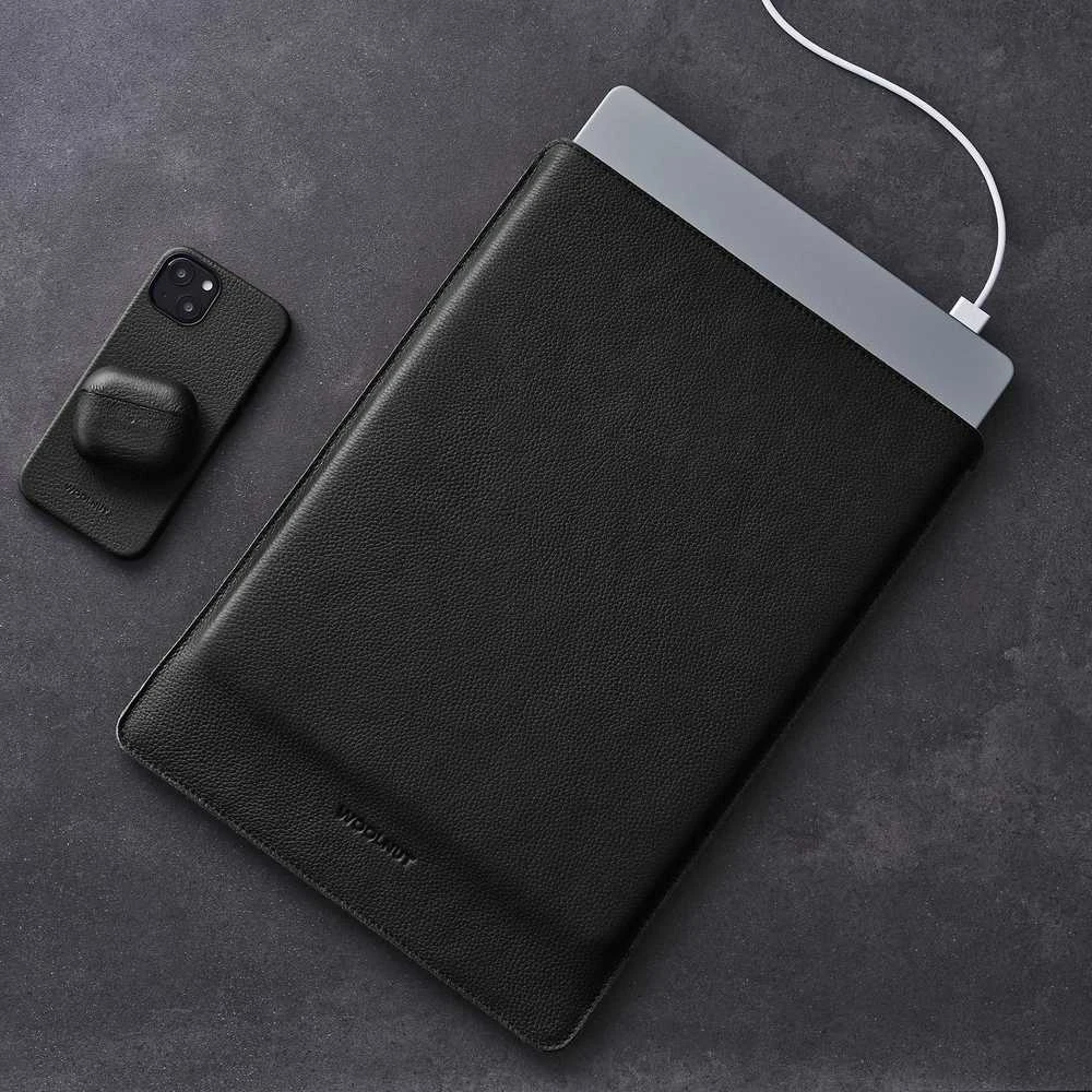 Woolnut Leather Sleeve -suojatasku 15 MacBook Air, musta