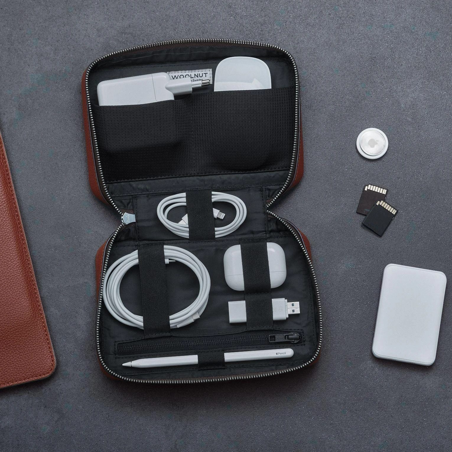Dėklas na tabletė Woolnut WOOLNUT Leather Tech Organizer Cognac Brown
