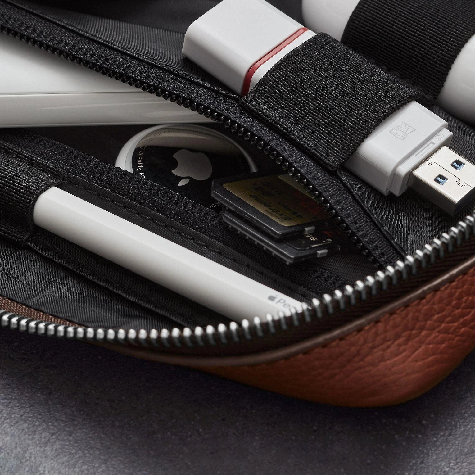 Dėklas na tabletė Woolnut WOOLNUT Leather Tech Organizer Cognac Brown