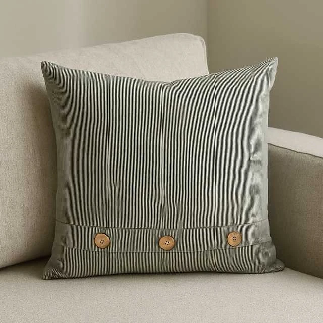 Home Styling Collection Dekoratyvinė pagalvė su didelėmis sagomis, 45 x 45 cm