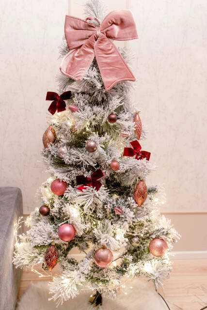 Dirbtinė eglutė su apsnigtomis šakelėmis, 150 cm