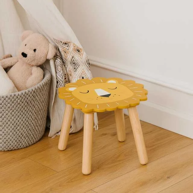 Medinė vaikiška taburetė SAFARI su gyvūnų motyvu, 28 cm