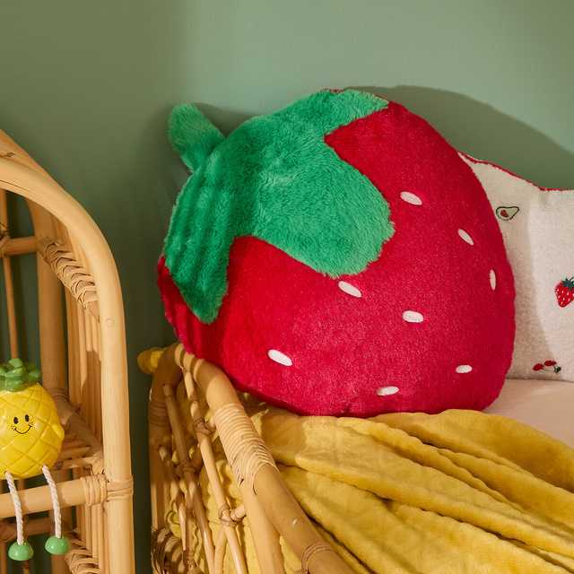 FRUITY braškių formos pagalvė, 40 x 40 cm