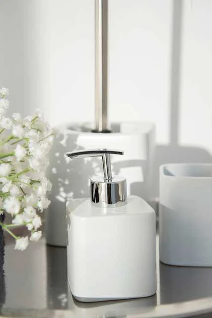 Indelis dantų šepetėliams ir pastai, elegantiškas keraminis puodelis HEXA - WENKO