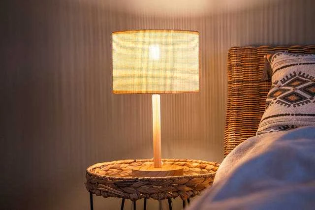 Atmosphera Lamp Stalinis šviestuvas DELLA, medinis pagrindas, 42 cm