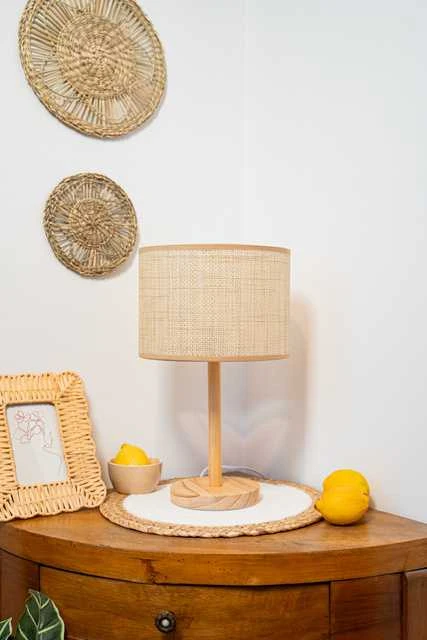 Atmosphera Lamp Stalinis šviestuvas DELLA, medinis pagrindas, 42 cm
