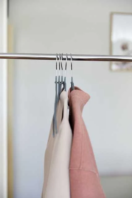 20 plonų pakabų rinkinys ALESSIA WENKO, 21,5 x 41 cm, pilka