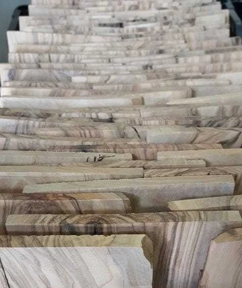 Alyvmedžio šaknų lentelės SMOKEY OLIVE WOOD, 2 vnt.