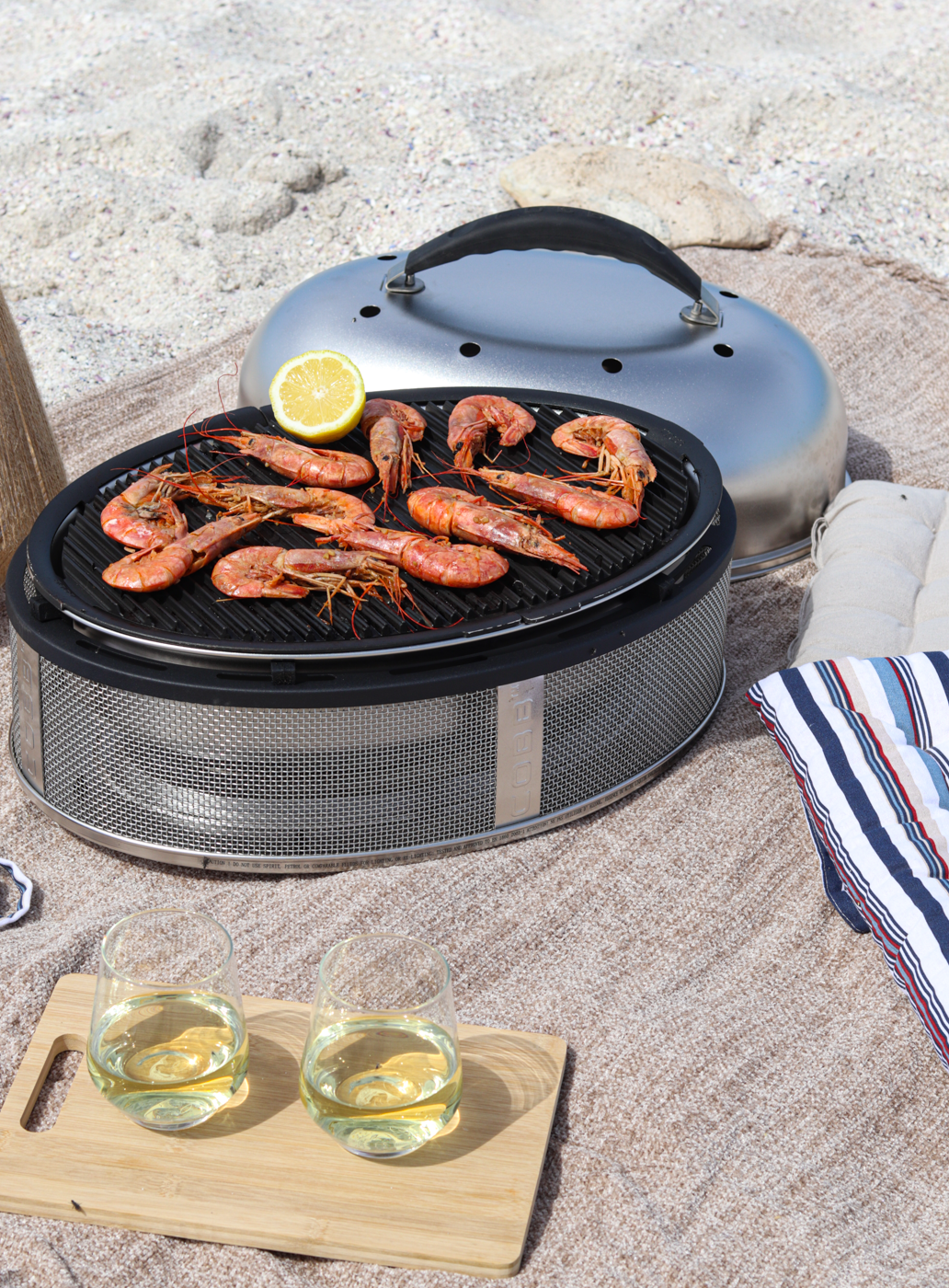 Kelioninis / pikniko anglinis grilis COBB Supreme 2.0 kartu su Griddle+ kepimo plokštuma aprašymas - Prekės nuotrauka