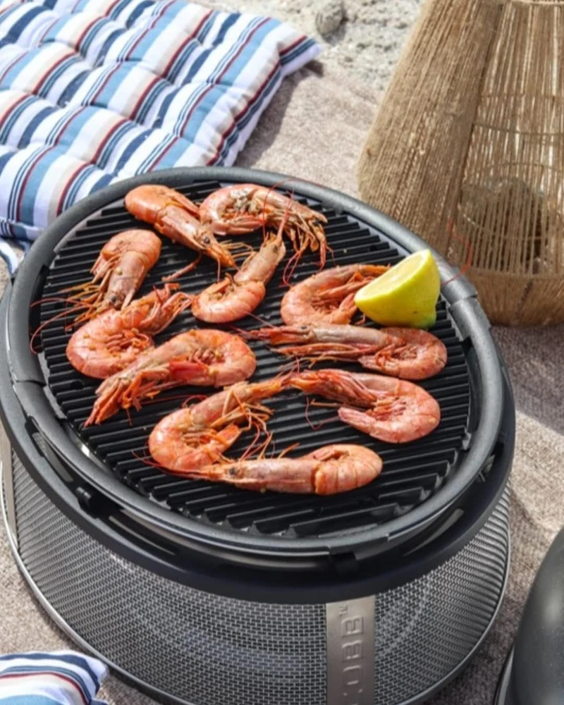 Kelioninis / pikniko anglinis grilis COBB Supreme 2.0 kartu su Griddle+ kepimo plokštuma