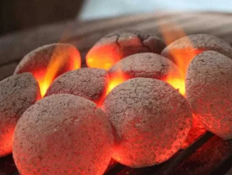 Presuoti lazdyno riešutų lukštų anglies briketai BIOAK, 4kg