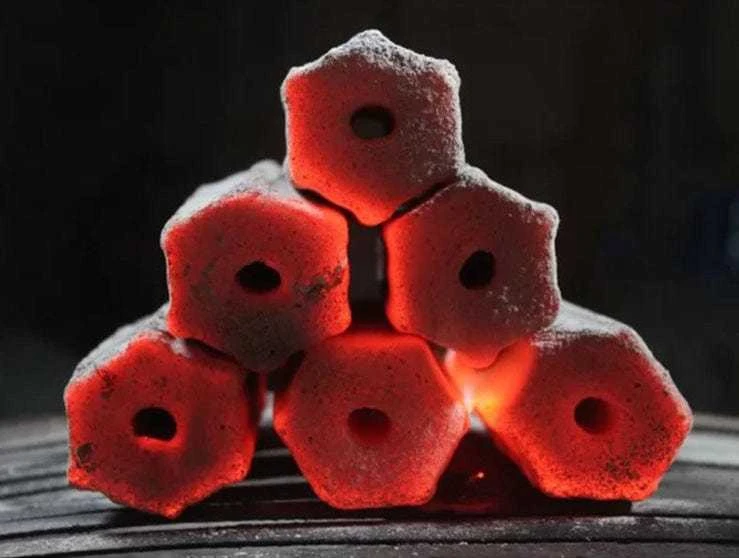 Presuoti lazdyno riešutų lukštų anglies hexagon briketai BIOAK, 10 kg