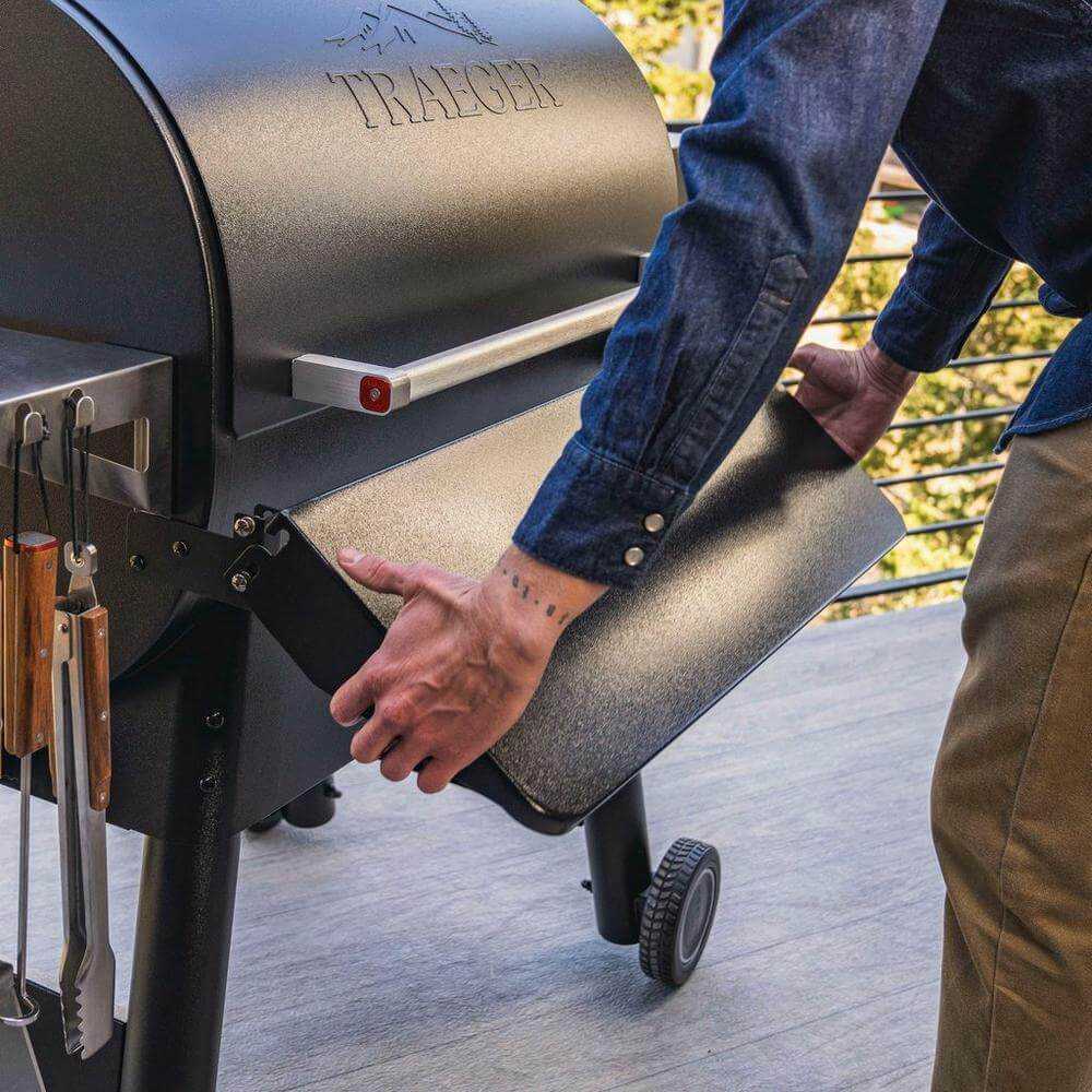 Priekinė nulenkiama lentyna TRAEGER Ironwood 885 ir Pro 780 griliams