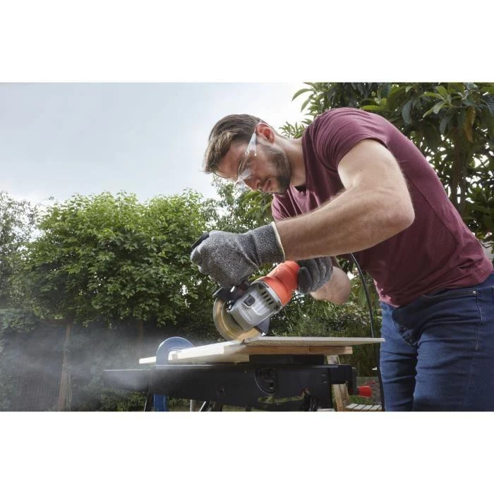 Black & Decker Juodas & Decker Juodas & DECKER Angle grinder | BEG010-QS | 710 W | 115 mm