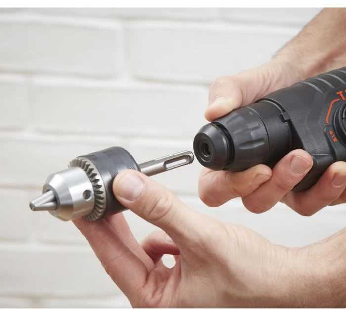 Black & Decker Perforatorius SDS+ smūginis gręžtuvas, 650 W, 1,4 J smūginis, 3 veikimo režimai, nešiojimo dėklas