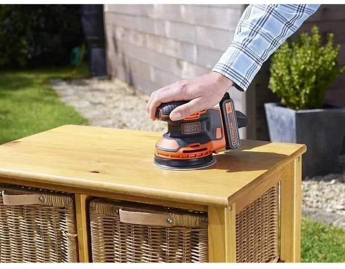 Black & Decker Juodas & Decker Ekscentrinis šlifuoklis Juodas & Decker BDCROS18N-XJ; 18 V (be akumuliatoriaus ir pakrovėjo)