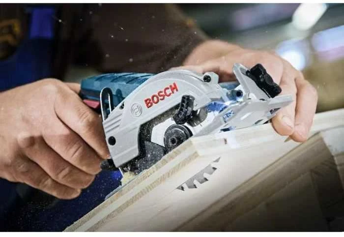 Bosch Akumuliatorinis siaurapjūklis GST 12V-70, 2x3,0Ah