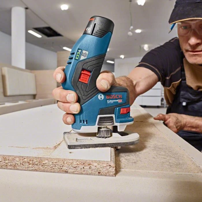 Bosch Akumuliatorinė rankinė freza GKF 12V-8, be akumuliatoriaus ir kroviklio