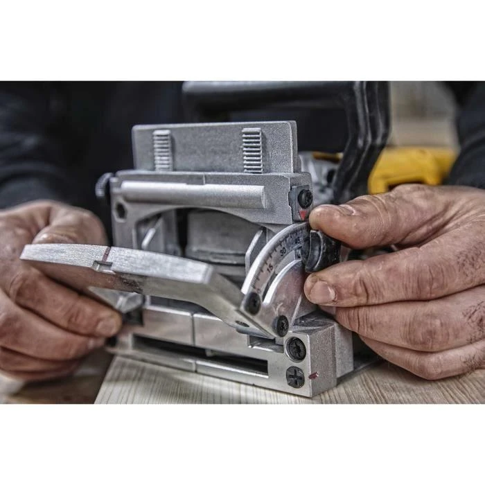 DeWALT DW682K sujungimo freza