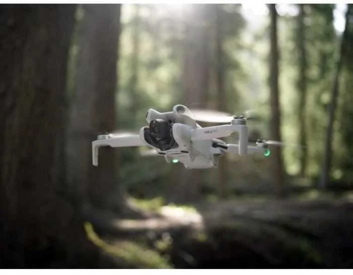 DJI Mini 4 Pro (DJI RC-N2) dronas