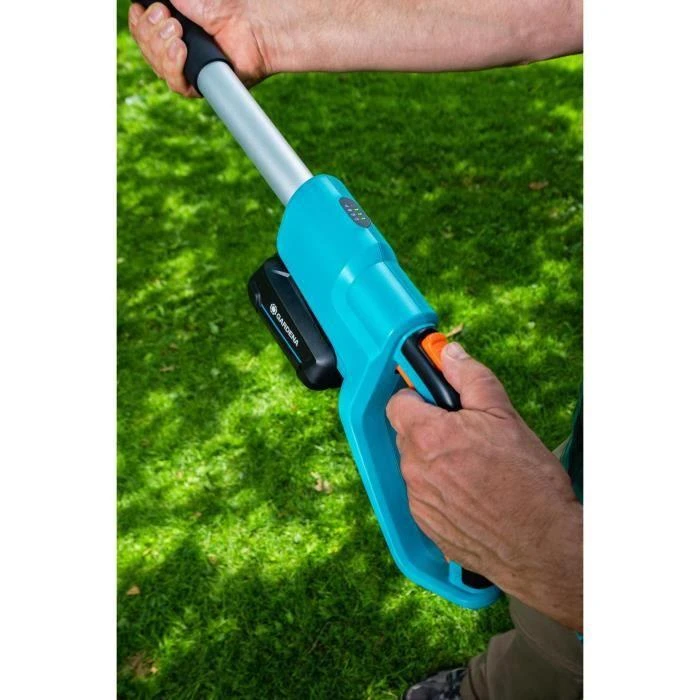 Akumuliatorinės teleskopinės gyvatvorių žirklės Gardena THS 42/18V P4A