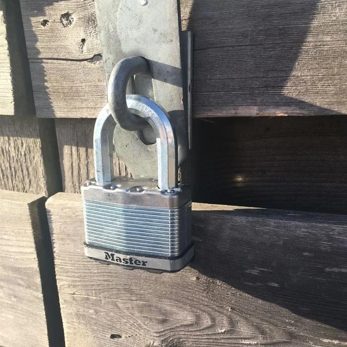 Master Lock laminuota pakabinama spyna M1EURDLFCC