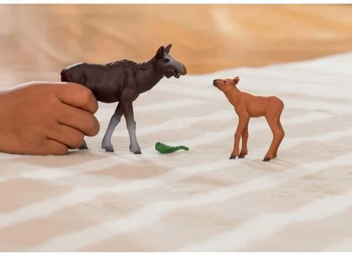 SCHLEICH „Wild Life“ Rinkinys - Briedžio patelė su briedžiuku