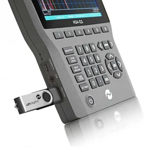 Rankinis spektro analizatorius mobiliųjų telefonų, pasiklausymo įrangos ir vaizdo kamerų aptikimui