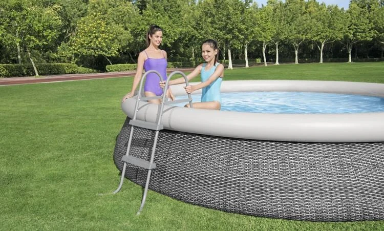 Bestway 58430 kopėčios naudojimo metu