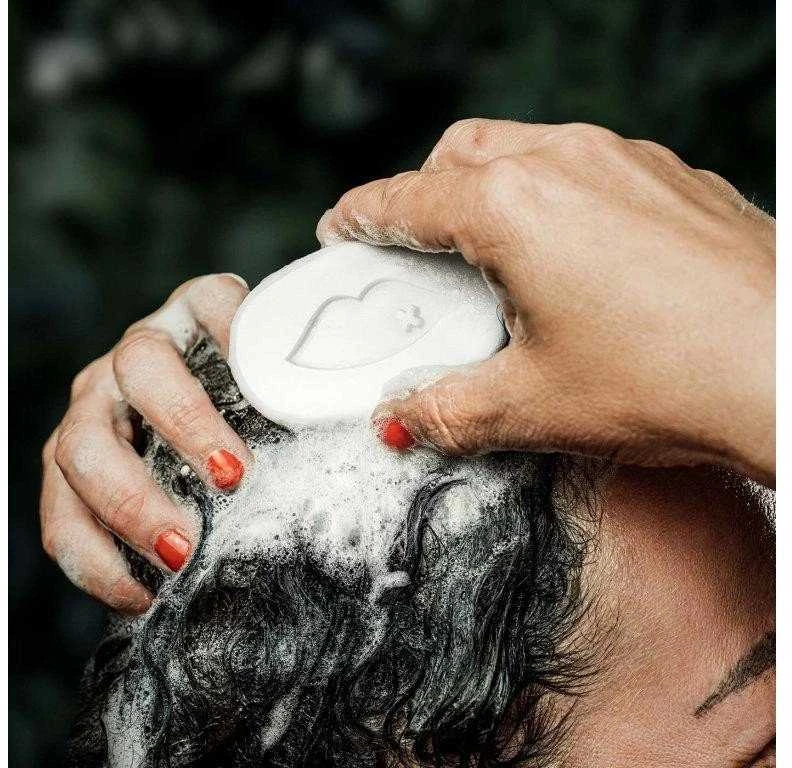 Angry Beards BusyB standžių plaukų šampūnas Becky Blossom 70 g