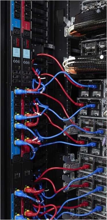 APC AP8706S-WW maitinimo kabelis, 6 vnt. C13 - C14 kabelių, 1,8 m apsauga nuo atsijungimo.