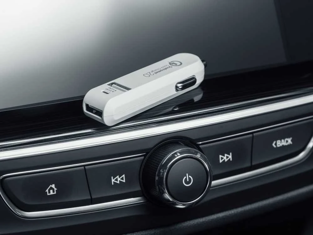 AVACOM CARMAX 2 AUTOMOBILINIS KROVIMAS 2X QUALCOMM QUICK CHARGE 2.0, Baltas (USB-C KABELIS)