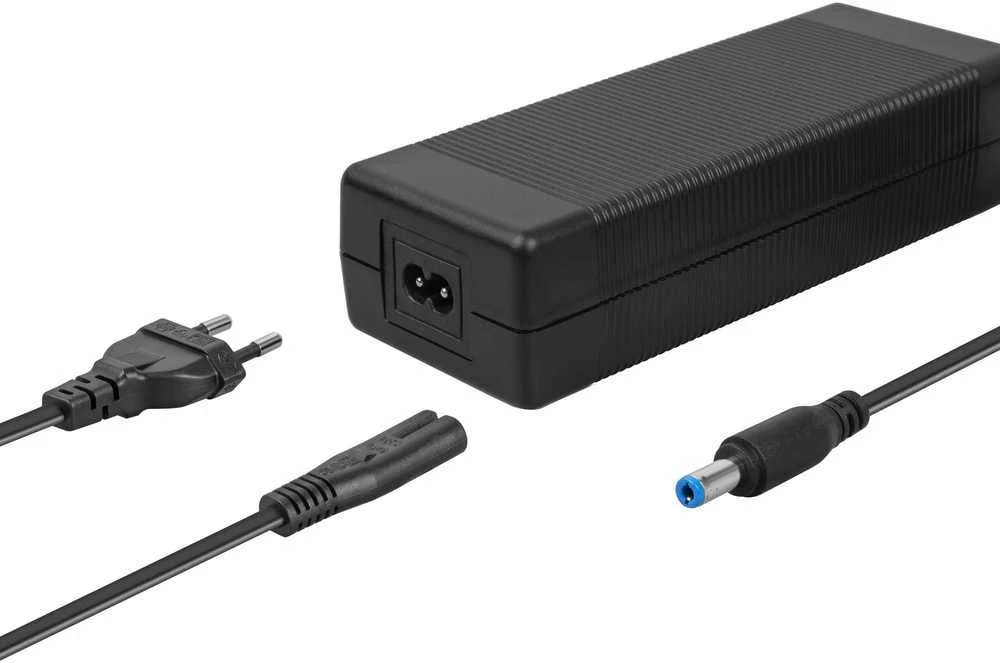 Avacom HP 65W kroviklis su laidu ir apvalia jungtimi