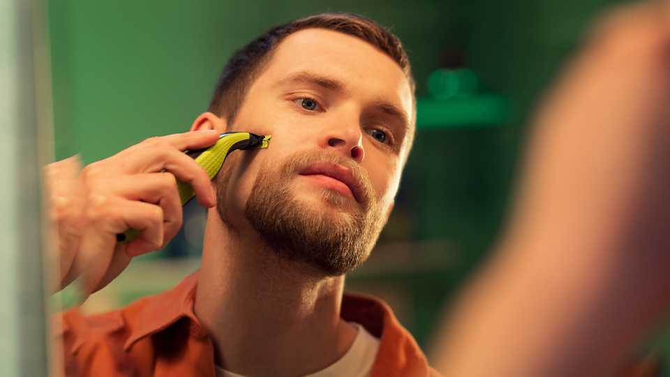 Barzdaskutė Philips OneBlade 360 elektrinis barzdos trimeris ir skustuvas su 2 ašmenimis QP2724/31