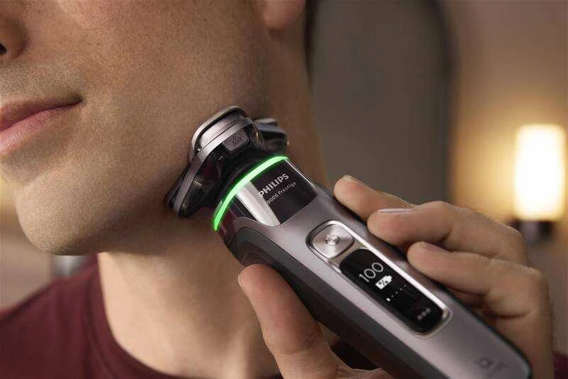 Philips i9000 Prestige drėgnojo ir sausojo skutimo skustuvas su „SkinIQ“
