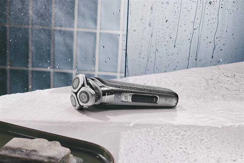 Philips i9000 Prestige drėgnojo ir sausojo skutimo skustuvas su „SkinIQ“