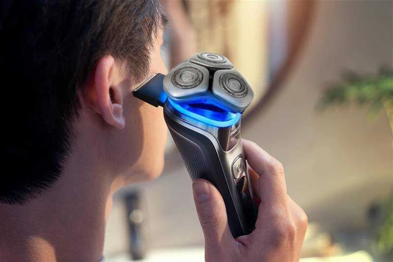 Philips i9000 Prestige drėgnojo ir sausojo skutimo skustuvas su „SkinIQ“