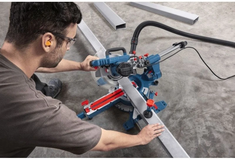 Skersinio pjovimo staklės BOSCH GCM305-216S CT