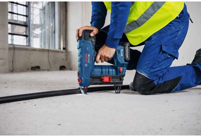 Akumuliatorinis viniakalis Bosch GNB 18V-40 Professional; 18 V; 2x4,0 Ah akumuliatoriai.